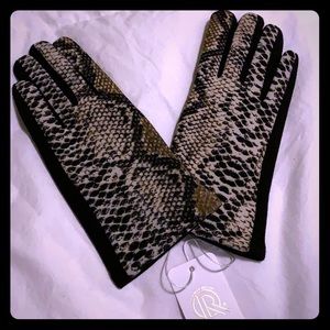 *NWT* snakeskin print touchscreen winter gloves